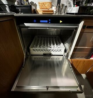 Profesionální gastro myčka nádobí GGM Gastro