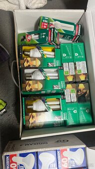 Prodám různé úsporné žárovky 21,23 a 16W