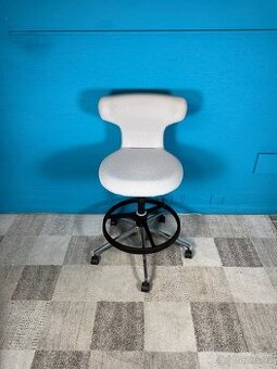 Barová židle VITRA Pivot šedá