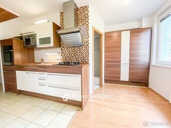 Pronájem, zrekonstruovaný byt s balkonem 2+1, 60 m² - Znojmo