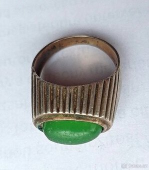 Stříbrný prsten se zeleným kamenem 900/1000