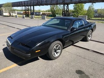 Pontiac Firebird 2,8V6 101kW manuál