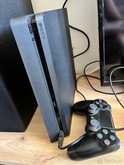 PS4 slim 500gb + 7 her 1 ovladač