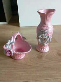 Růžová váza a košíček