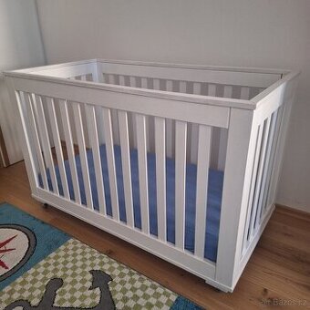 Ručně vyráběná dětská postýlka z masivního dřeva + matrace