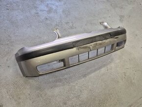 Přední nárazník VW Golf IV - poškozený