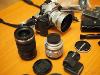 Prodám Olympus  OL-E-M5 OM-D + příslušenství