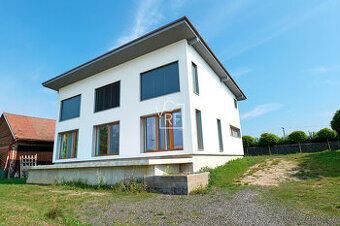 Prodej rodinného domu 5 + kk 214m² ve Stěžerách