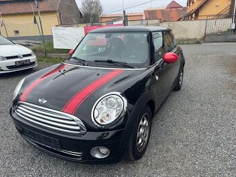 Mini Coper 1.6 i, rok 2010.149000 km najeto. - 1