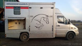 konibus - přepravník na koně