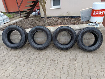 Prodám 4 zimní pneu Kumho 225/65 R16C 112/110R