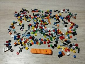 LEGO mix náhradních dílků cca 400 ks + oddělovač