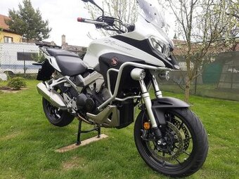 Honda VFR 800X Crossrunner - 1