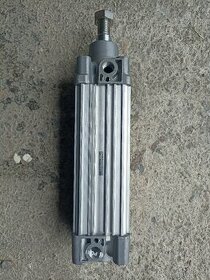 Pneumatický válec CP96SDB50-125C