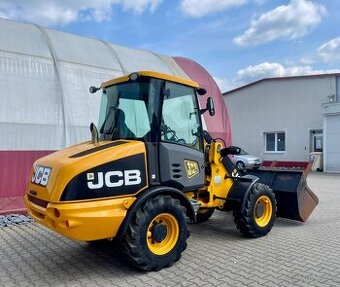 KLOUBOVÝ NAKLADAČ JCB 406