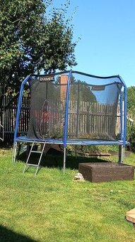 Trampolína