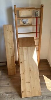 žebřiny, skluzavka, lavička, hrazda, stolička