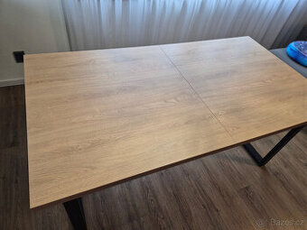 Jídelní stůl rozkládací