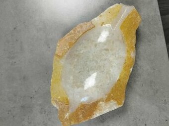 Medová miska z přírodního kamene