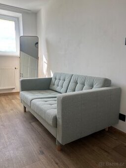 Dvoumístná pohovka