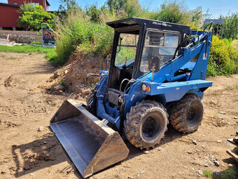 Smykový nakladač UNC 750 na prodej