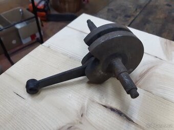 Stadion S22 kliková hřídel