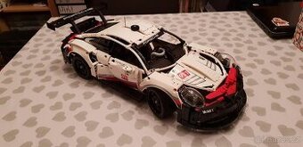 Stavebnice Porsche 911 RSR – plně kompatibilní s LEGO 42096