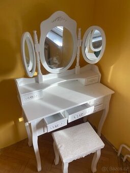 Kosmeticky stolek - 1