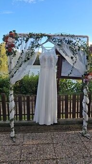 Svatební šaty s křížením na zádech