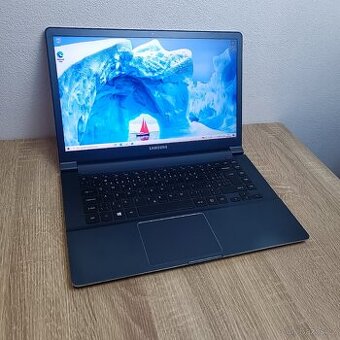 Elegantní Ultrabook Samsung