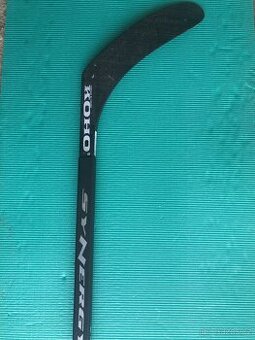 Hokejka, shaft Easton Synergy ST, levá.