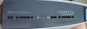 Sony PlayStation 5 ; model CFI-1216B ; ovladač ; kabely