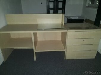 Prodejní pulty+židle+herní křesla