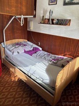 Elektrická Polohovací postel + matrace + stolek