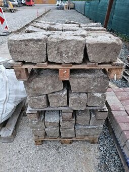 Velké žulové kostky ihned k odběru