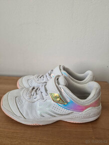 Dívčí boty na tenis/sálovky Artengo vel. 34