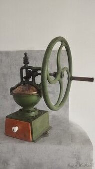 Velmi starý kupecký mlýnek IDEAL s rumpálem DOPRAVA 0,-