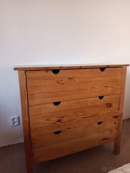 Komoda z masívu IKEA