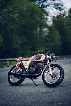 Motorka Suzuki TRS118 (café racer)