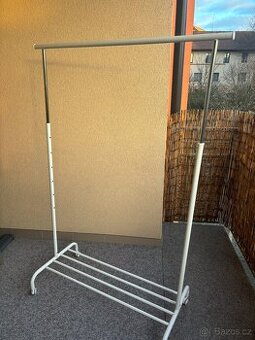 Stojan na šaty