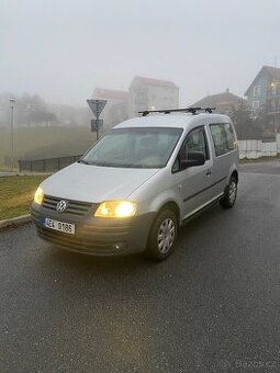 VW Caddy 1.4 benzín se spací vestavbou