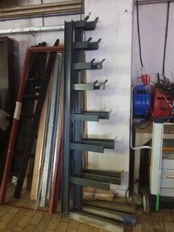 Stoja na hutní materiál