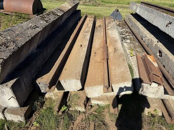 Betonové panely s kolejnicí