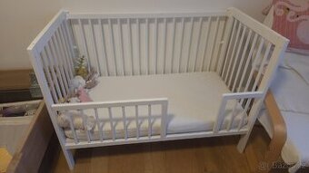 Dětská postýlka z masivu bílá