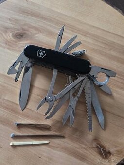 Victorinox Swiss Army Knife – multifunkční nůž (SwissChamp)