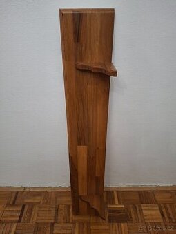 Dřevěná police