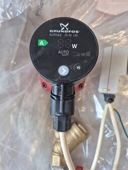 Oběhové čerpadlo Grundfos s termostatem a kabelem