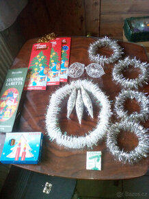RETRO vánoční ozdoby-lamety,věnečky,svíčky,atd...
