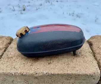 Stadion S11 - nádrž s víčkem