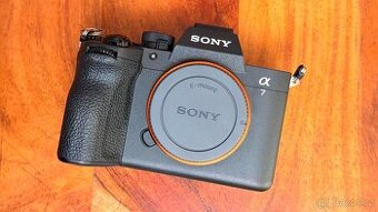Prodám Sony A7V, CZ, záruka 21. měsíců